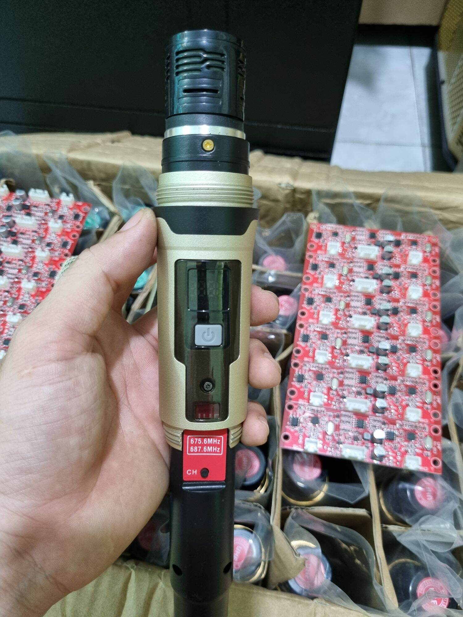 Micro loa kéo ugx chống hú