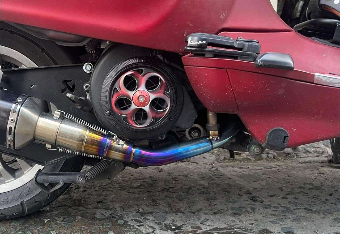 Cổ Titan Vespa Sprint cho pô Akrapovic, Hex, PR2...