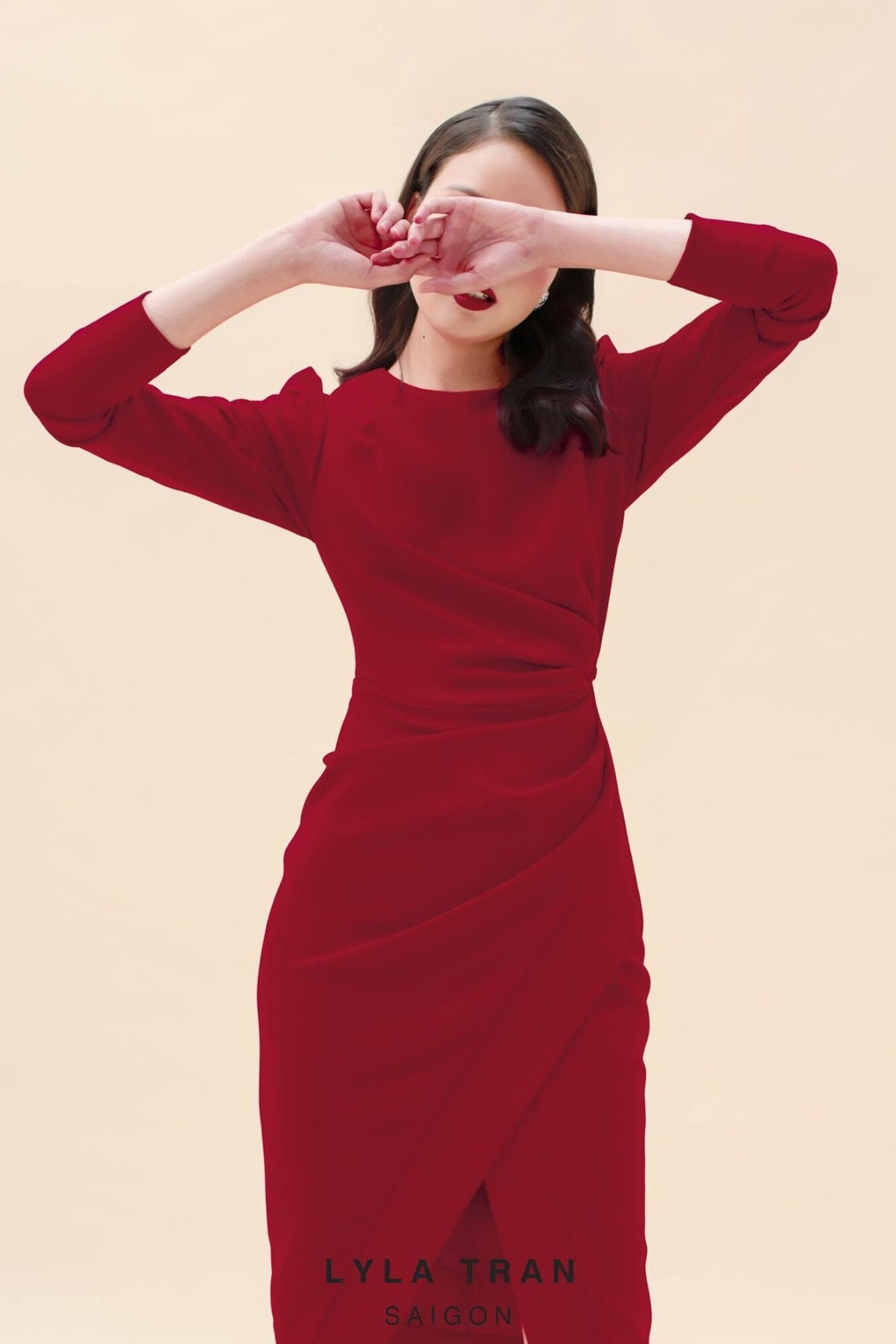 Đầm tay dài xếp ly tạo eo nhỏ màu đỏ/trắng (SCARLET)
