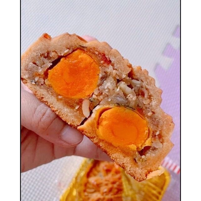 Bánh trung thu thập cẩm 2 trứng
