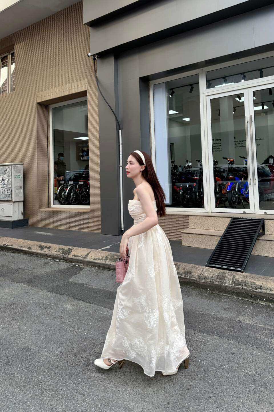 Đầm maxi cúp ngực hoa thêu xinh lắm