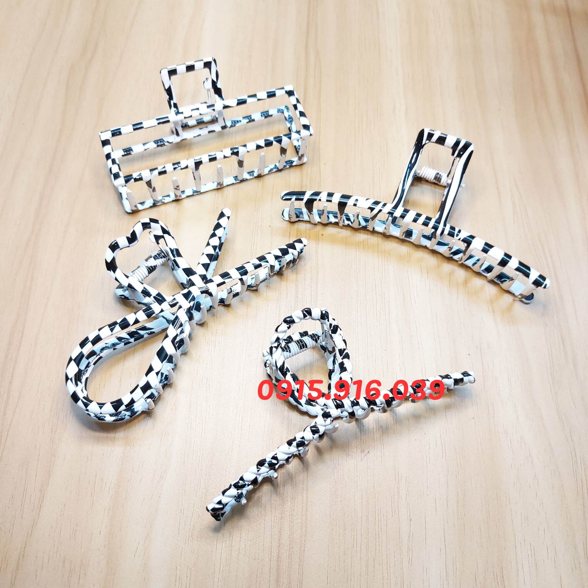 Kẹp Tóc Kim Loại Caro Sọc Trắng Đen