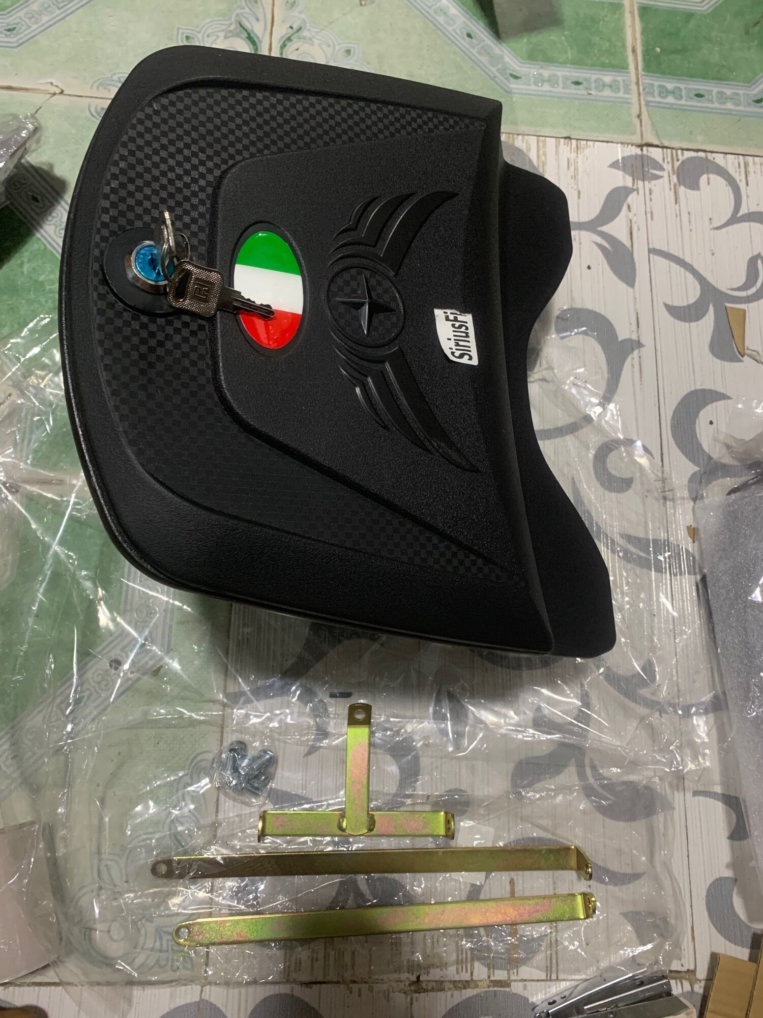 Middle Box of Sirius Fi Car, Givi Style
