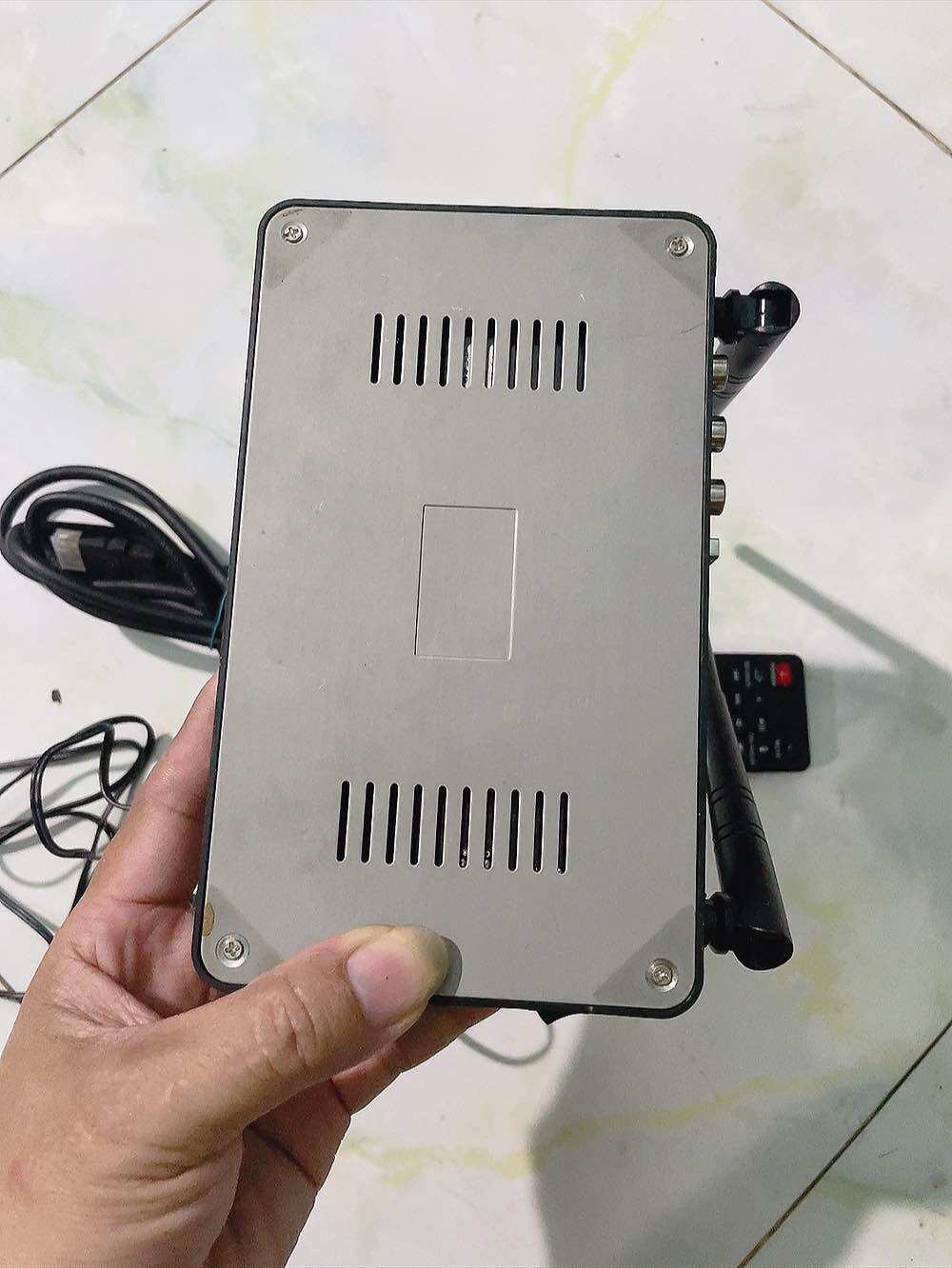 Đầu Android Box Y9 biến TV thường thành smart TV