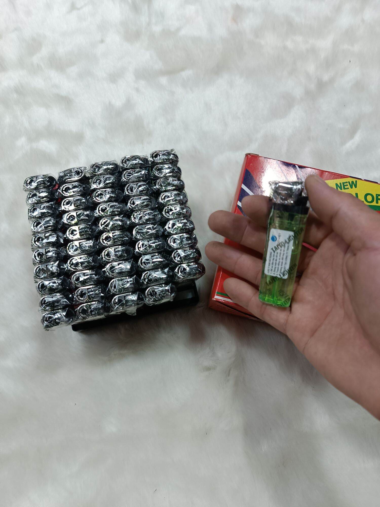 Bật lửa đá ga bọc kiếng hoa việt hộp 50 cái