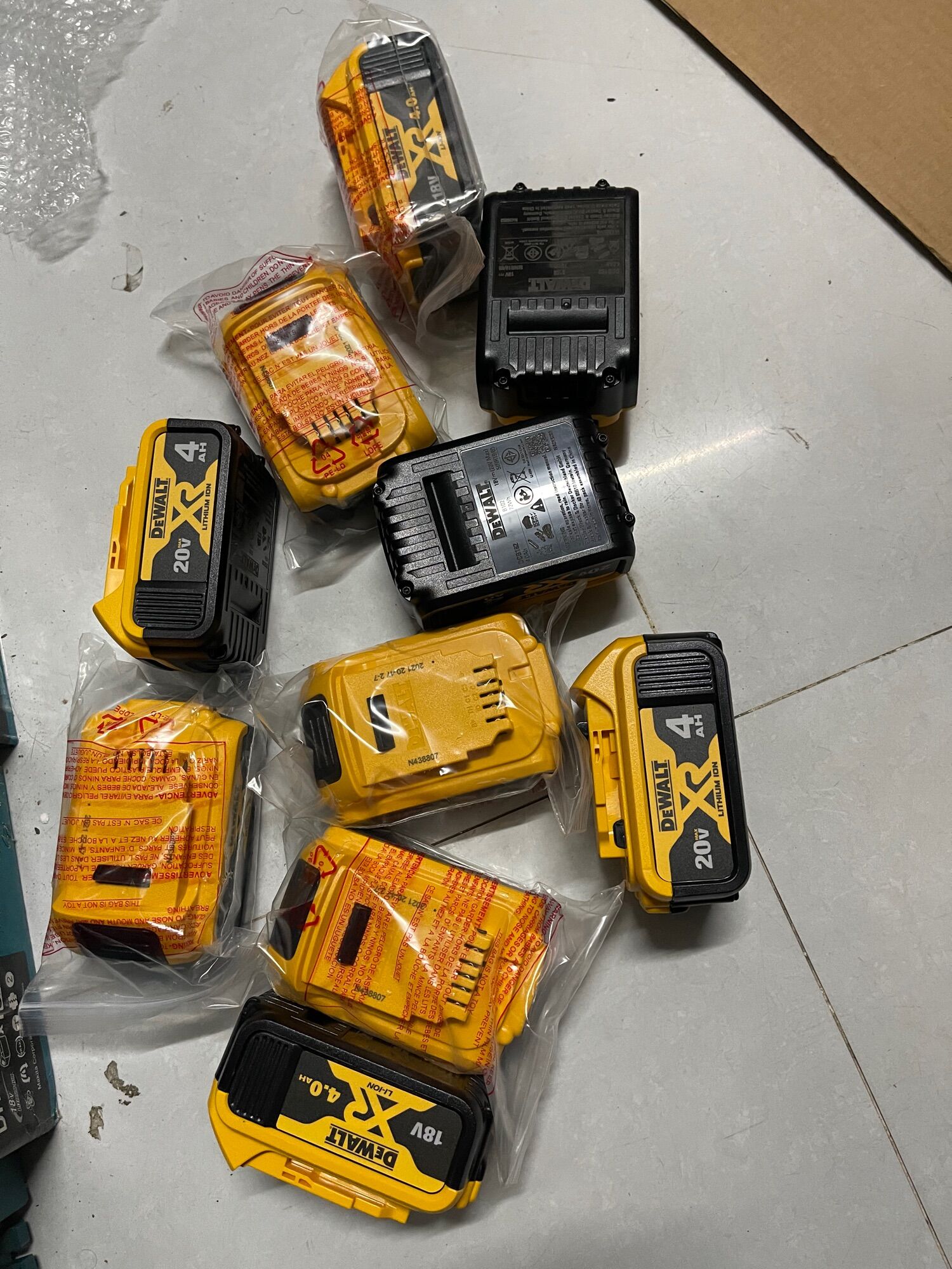 Pin dewalt 4ah bh 1 năm