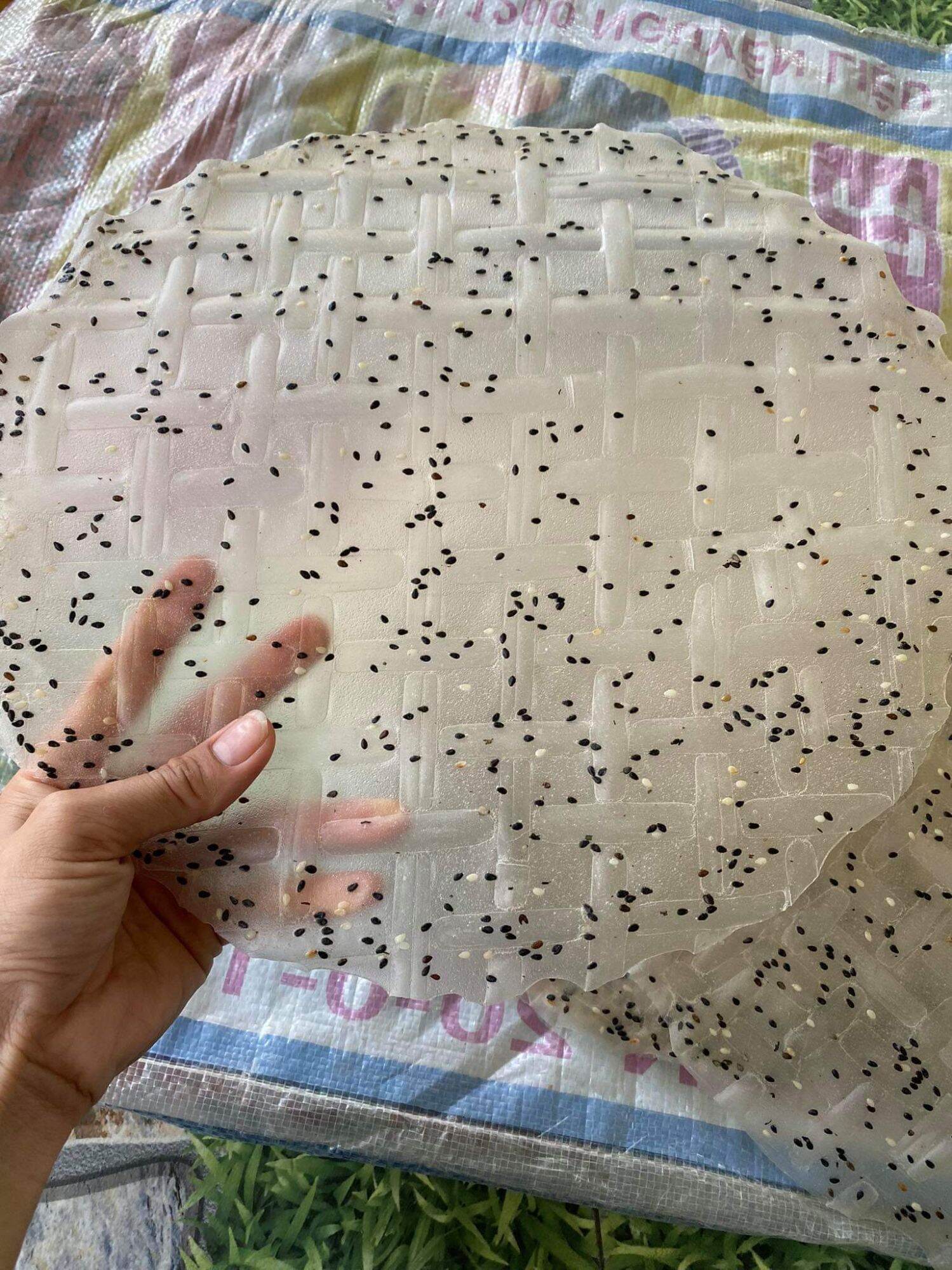 Bánh tráng gạo mè Phan Rang. 1 ràng (10 cái)
