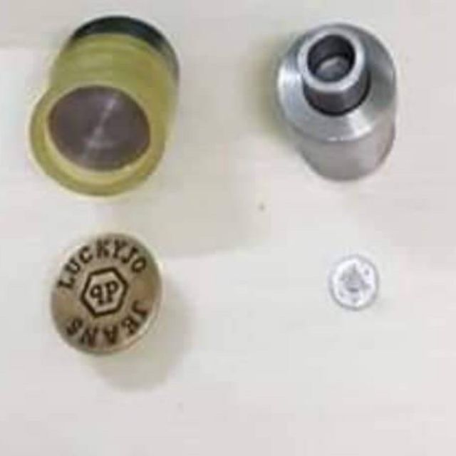 Bộ khuôn cối đóng nút quần jean, có 2 cỡ để chọn lựa là 17mm và 20mm