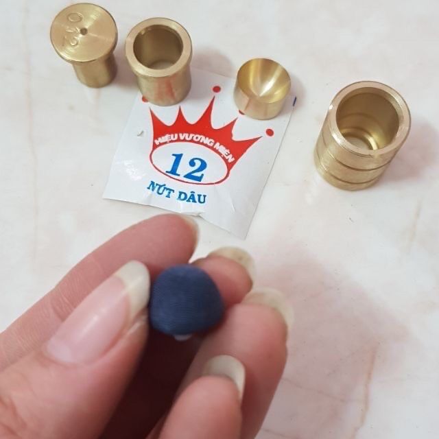 Khuôn nút dâu cỡ 12mm và 50 cái phôi làm nút dâu bọc vải cỡ 12mm