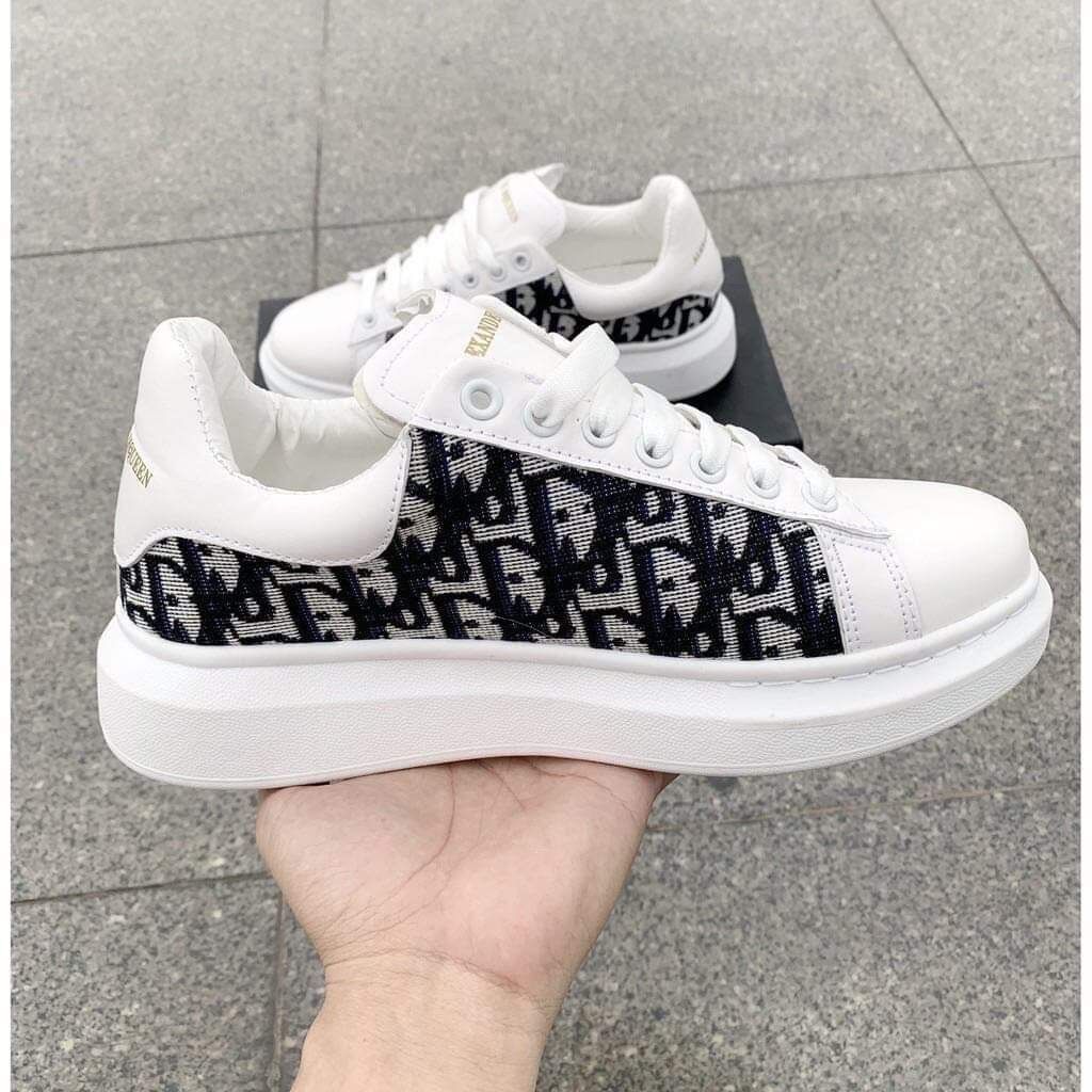 Giầy thể thao sneaker kiểu Di ô