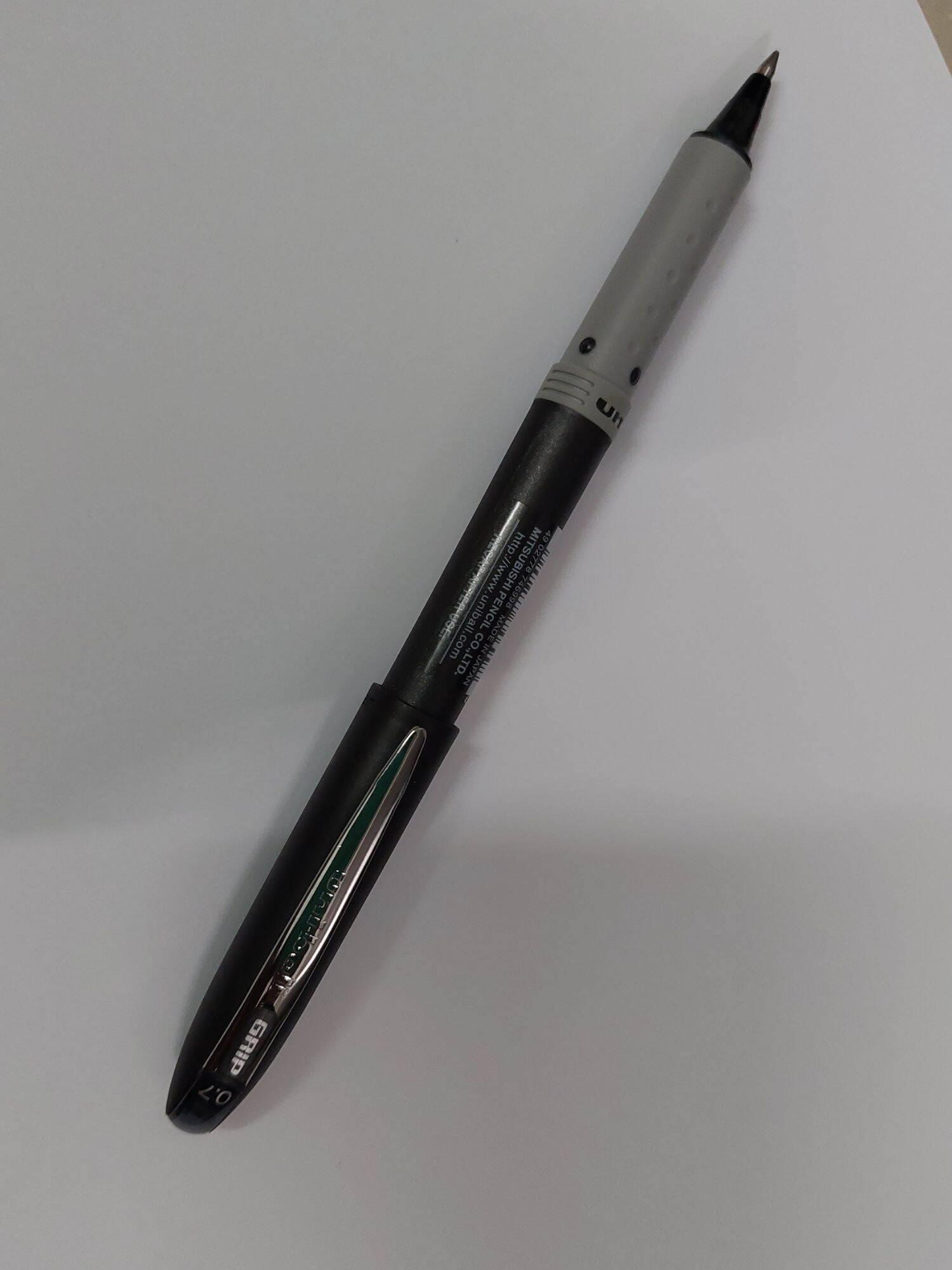 Bút Uni UB-247 GRIP Fine (Viết & Ký) Roller ball Pen ( Made in Japan) 0.7mm