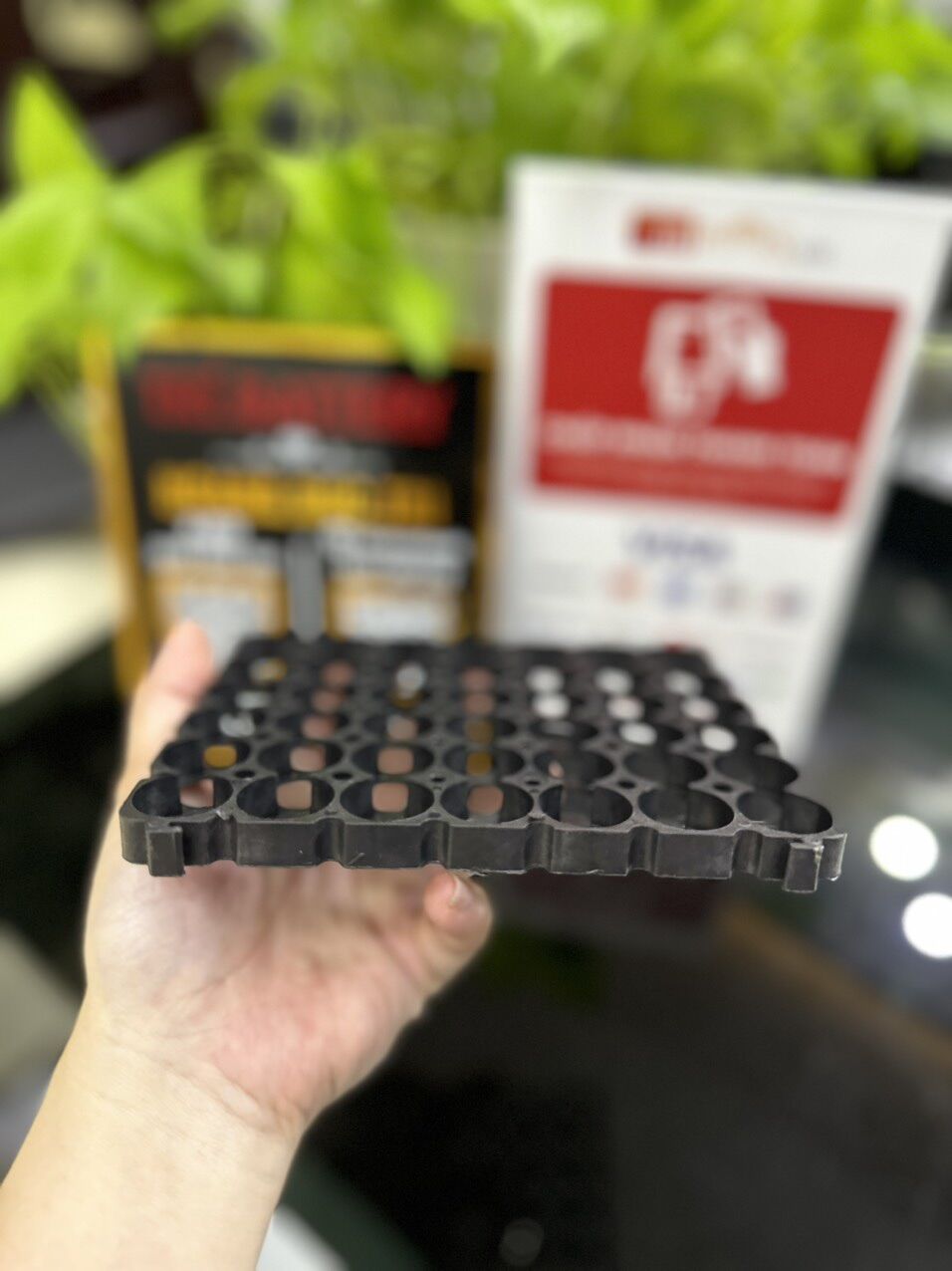 Khay Pin 18650 Sức Chứa 42 Cell