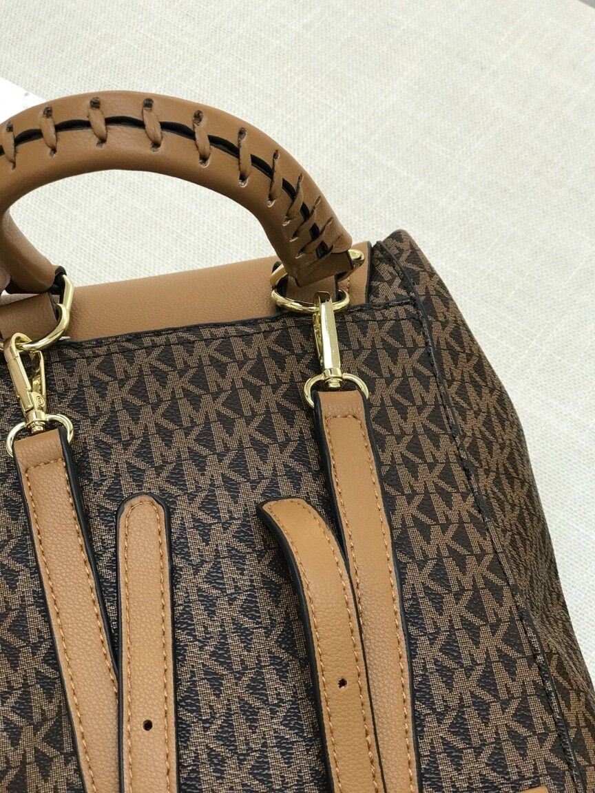 Balo MK mini dây rút 2 ngăn kéo phía trước
