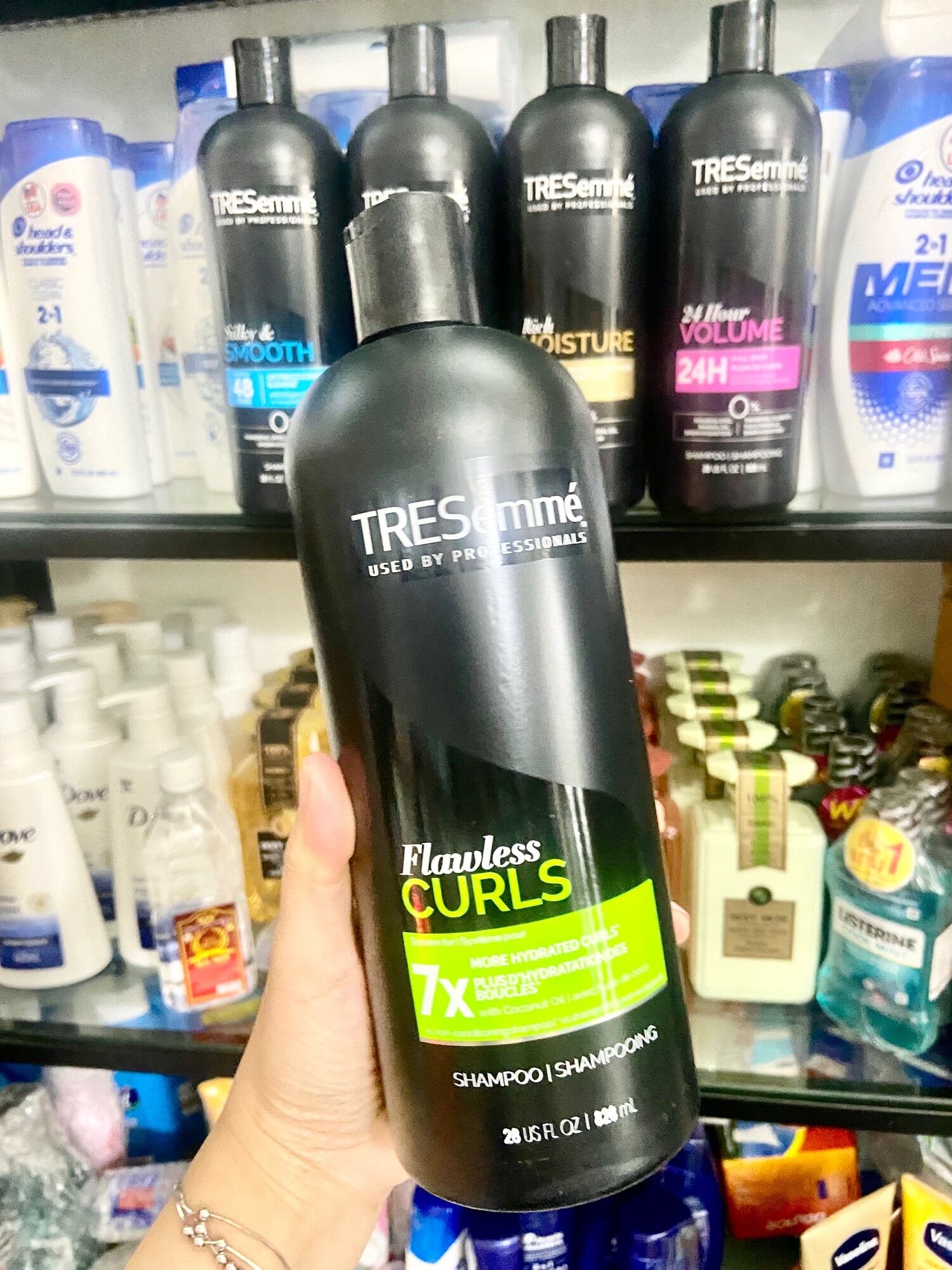 Dầu gội dành cho tóc xoăn Tresemmé Curl Hydration Shampoo 828ml