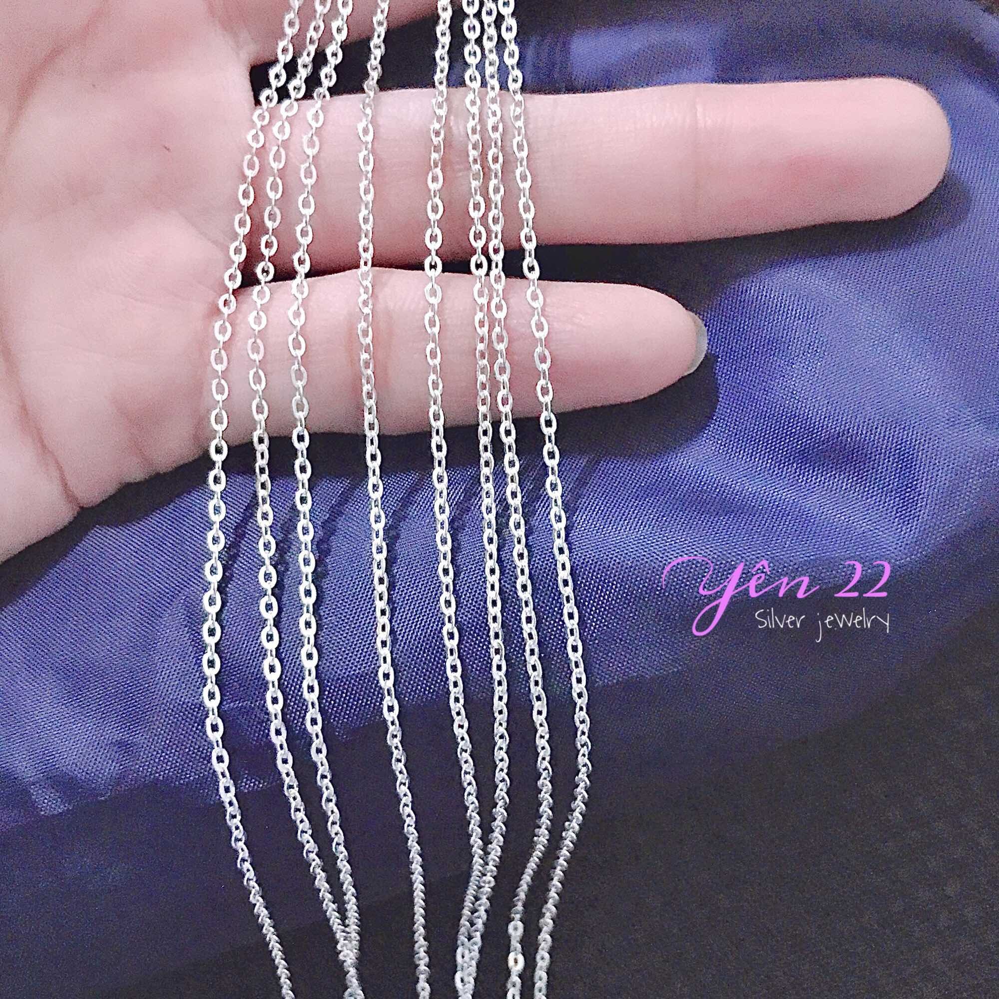 Dây chữ cong bạc mỏng đơn giản