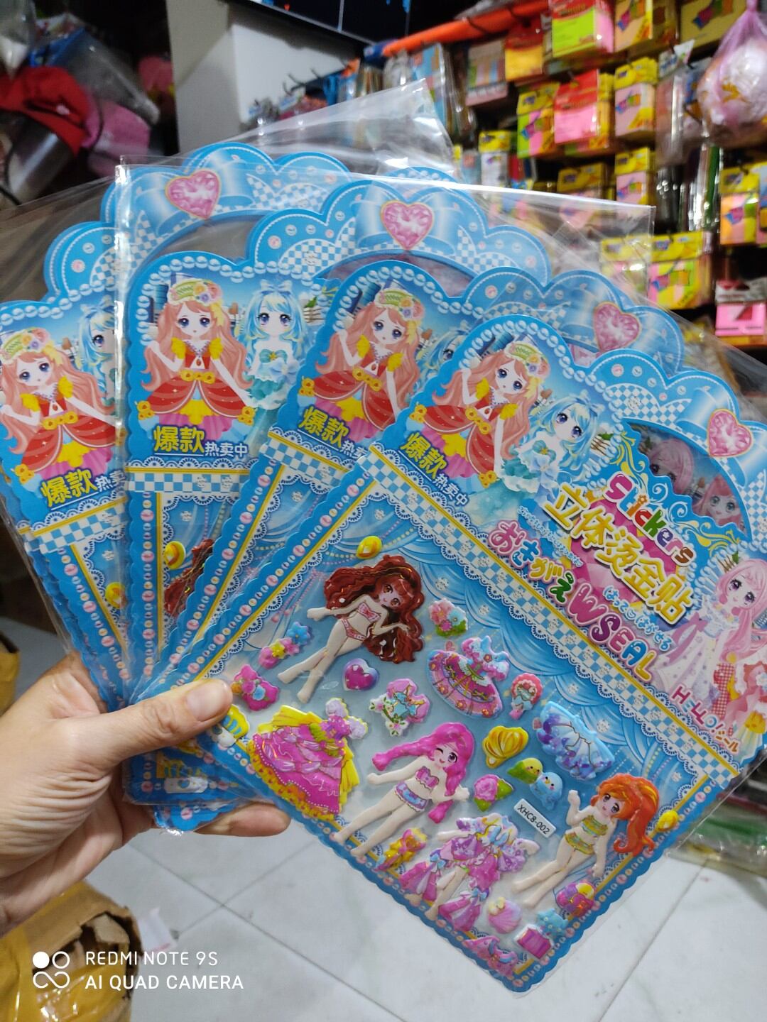 2 xấp hình dán nổi thay đồ búp bê cho bé