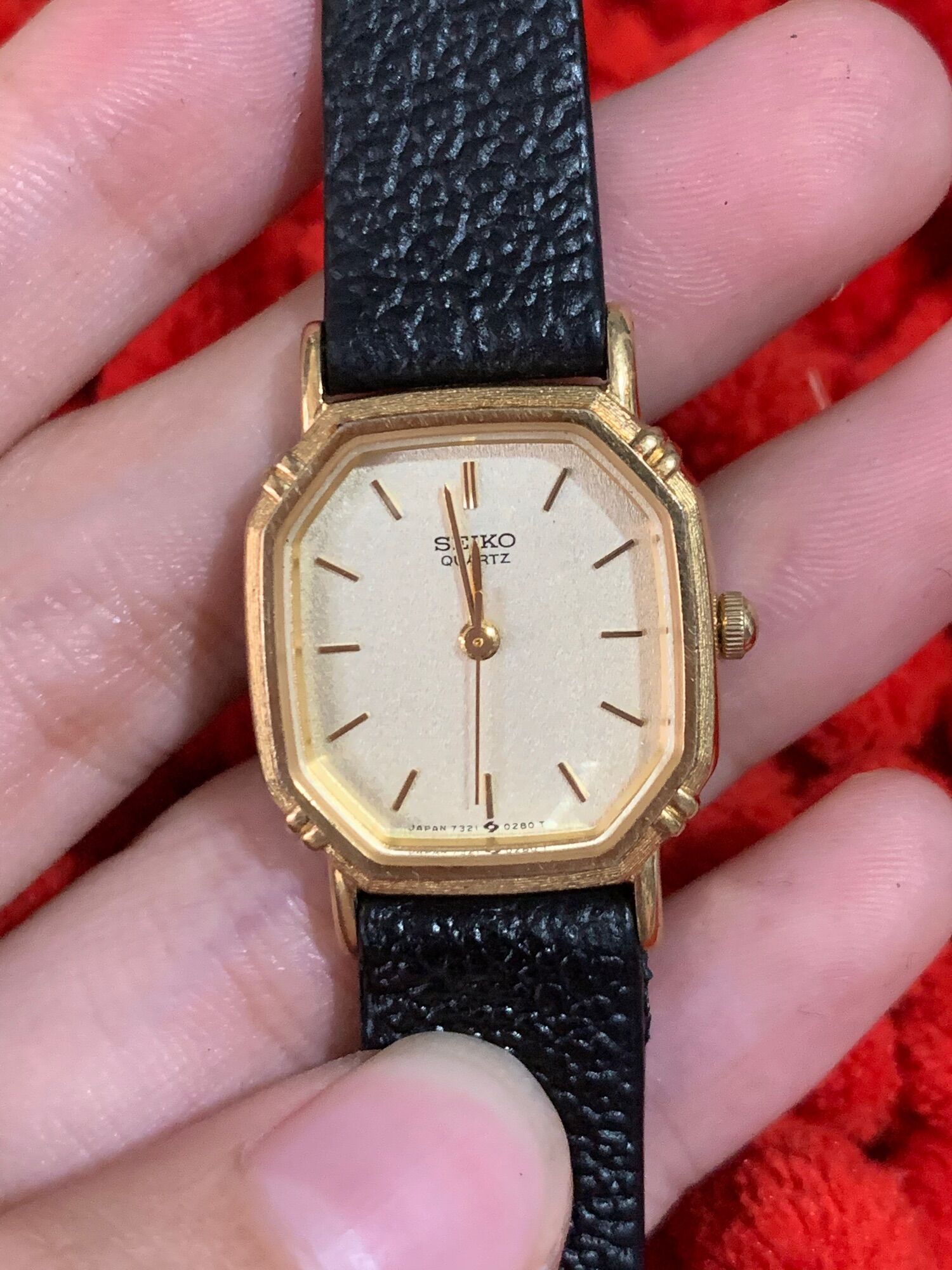 Đồng hồ nữ Seiko vuông nhỏ hàng si