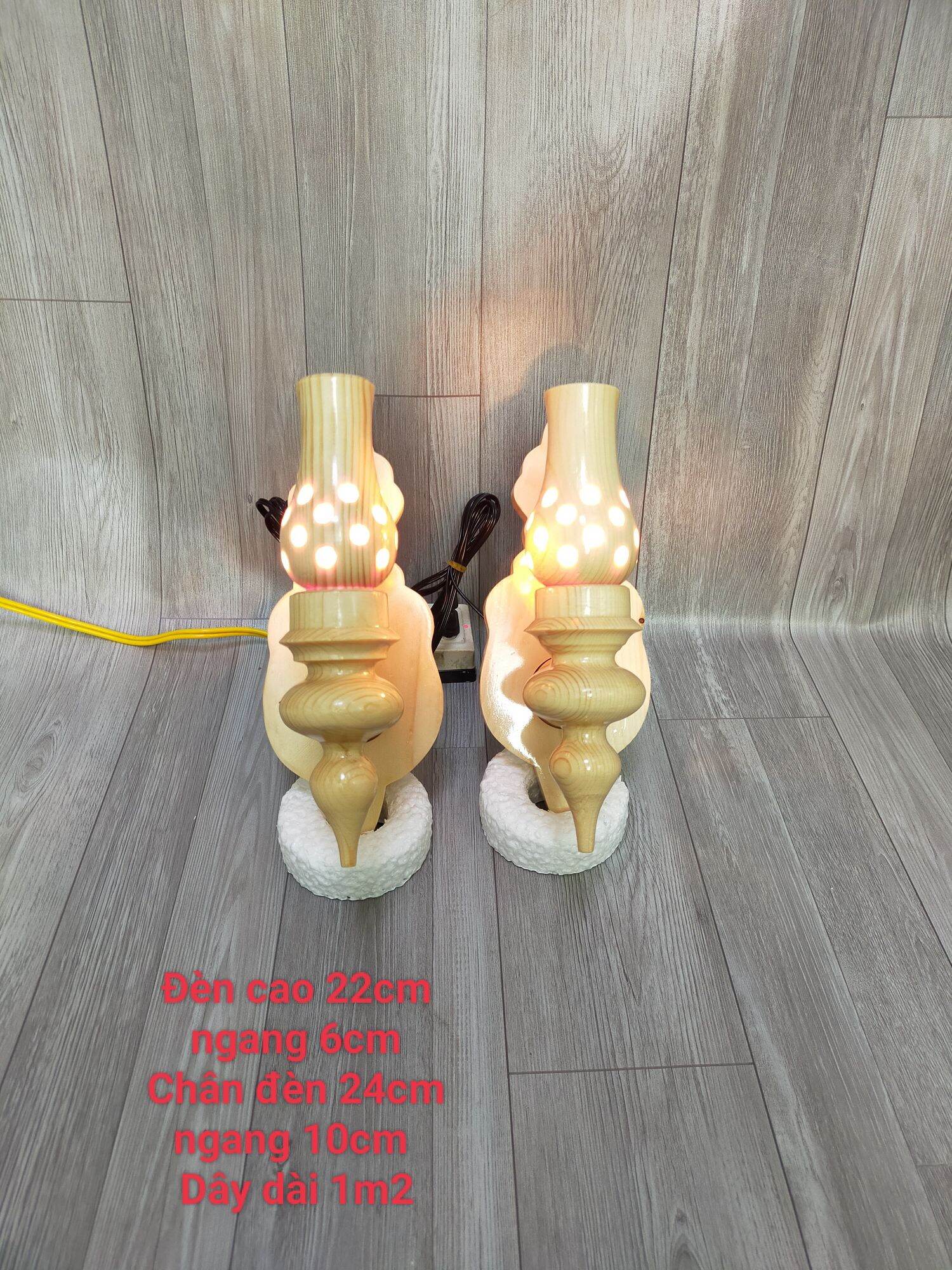 Đèn gỗ thông ốp tường 22cm kèm bóng đèn