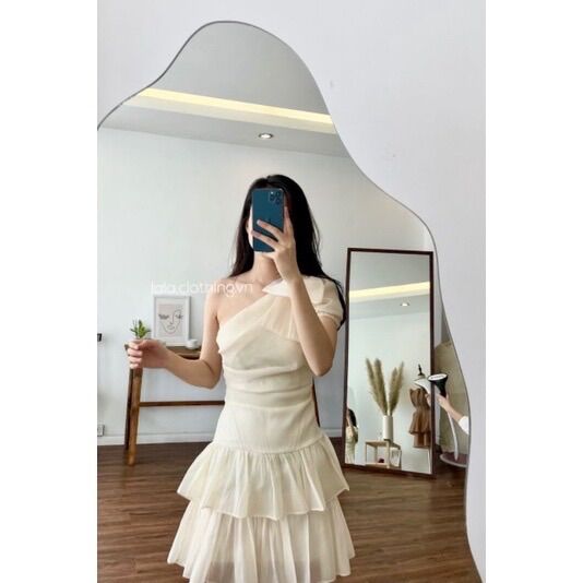 Váy tơ lệch vai đuôi cá