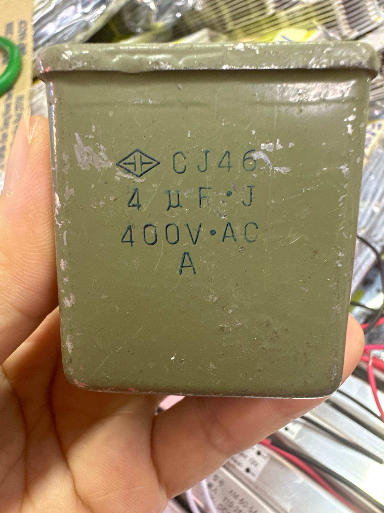 Tụ nga 4uf 400v