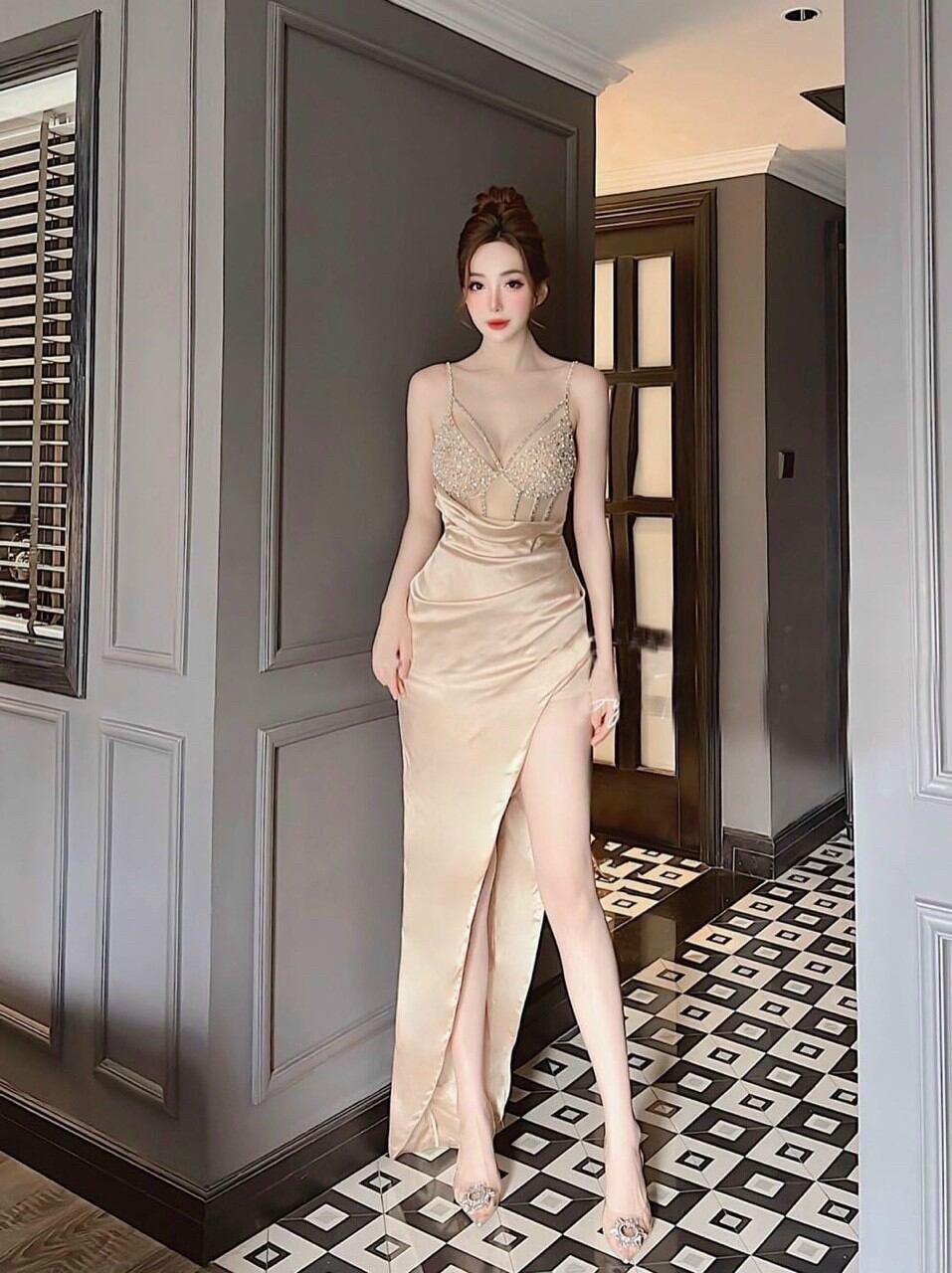 ĐẦM BODY CỔ TIM XẺ ĐÙI