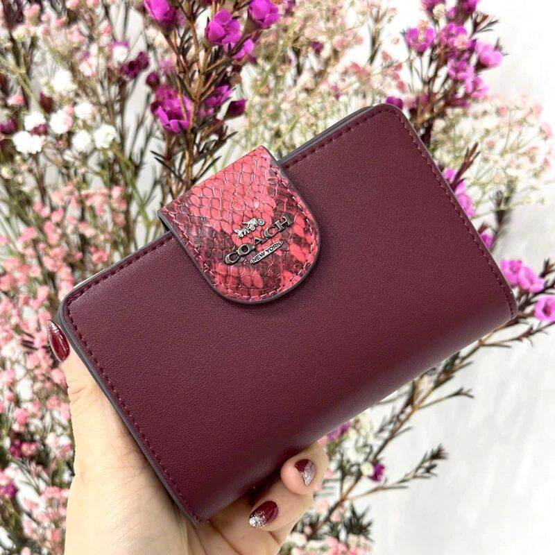 Ví C0ach zip wallet họa tiết siêu cưng