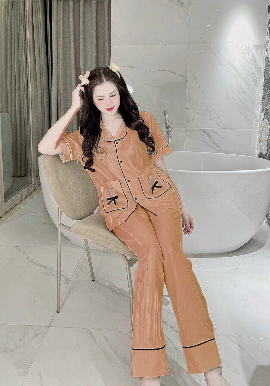 Bộ Pyjama xốp gân tay cộc quần dài.