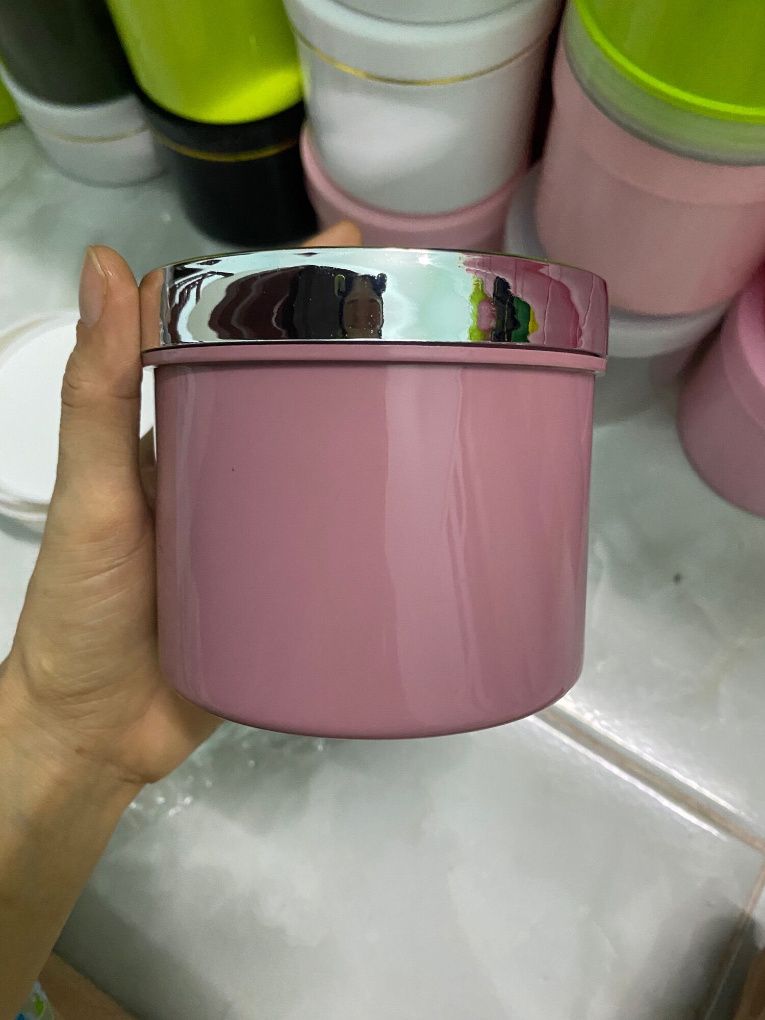 Hủ 500gr màu hồng đất nắp xi bạc