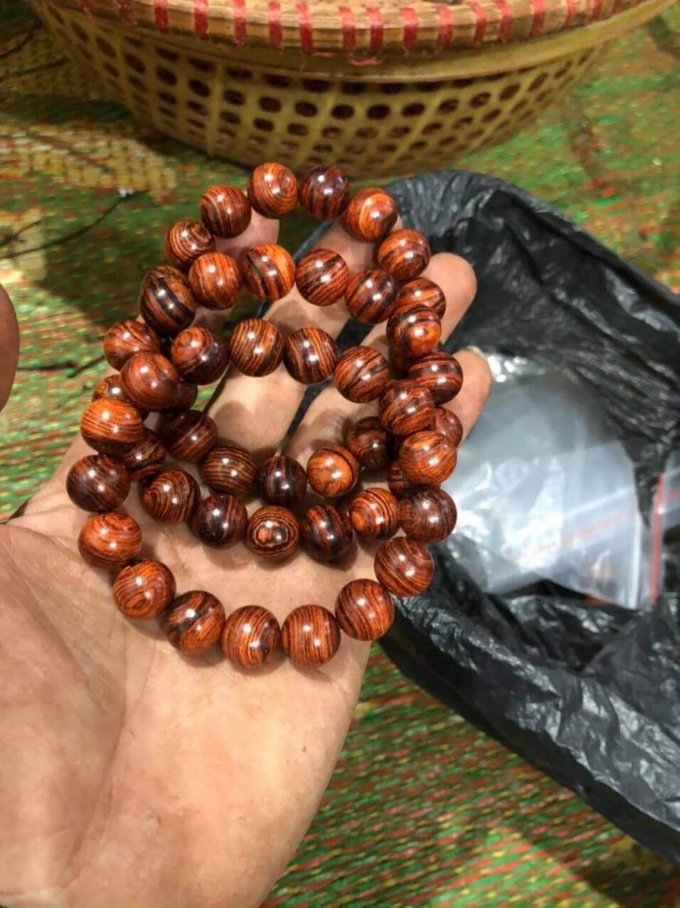 Vòng sưa đỏ sưa quảng bình.