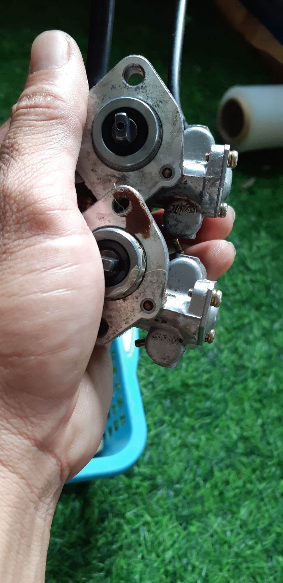 bơm nhớt zin tháo xe xipo satrias.