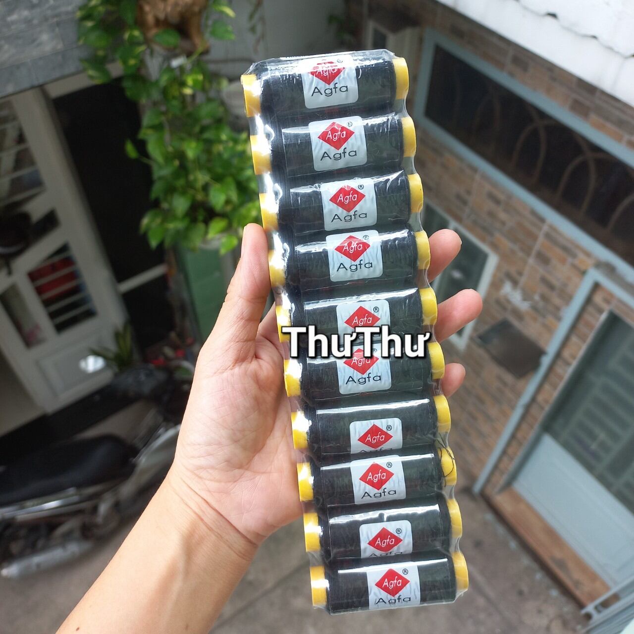 Vỉ 10 cuộn chỉ may (Màu/đen/trắng)
