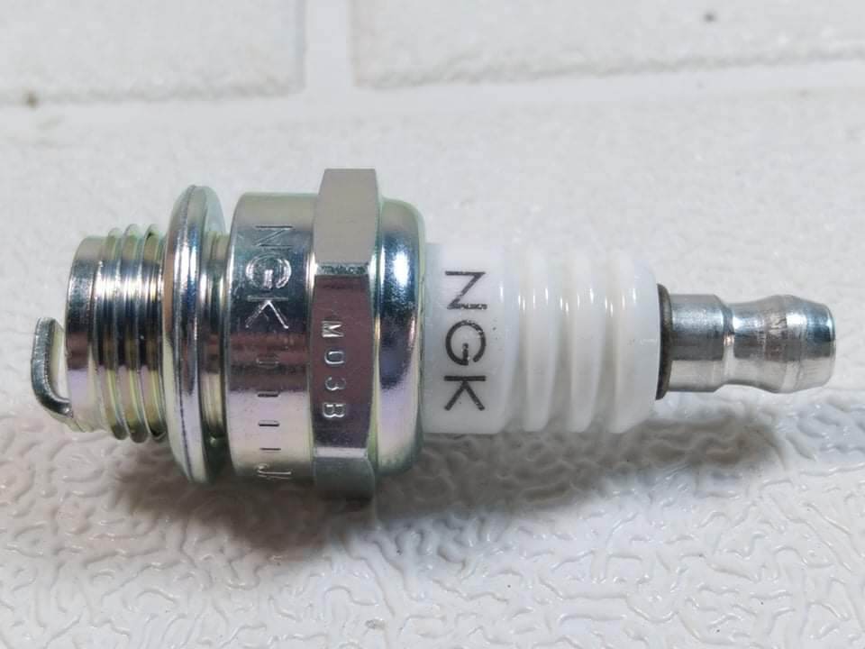 Bugi máy 2 thì máy cưa,máy phát cỏ - Bugi 2T đánh lửa NGK BM6A Nhật Bản chính hãng
