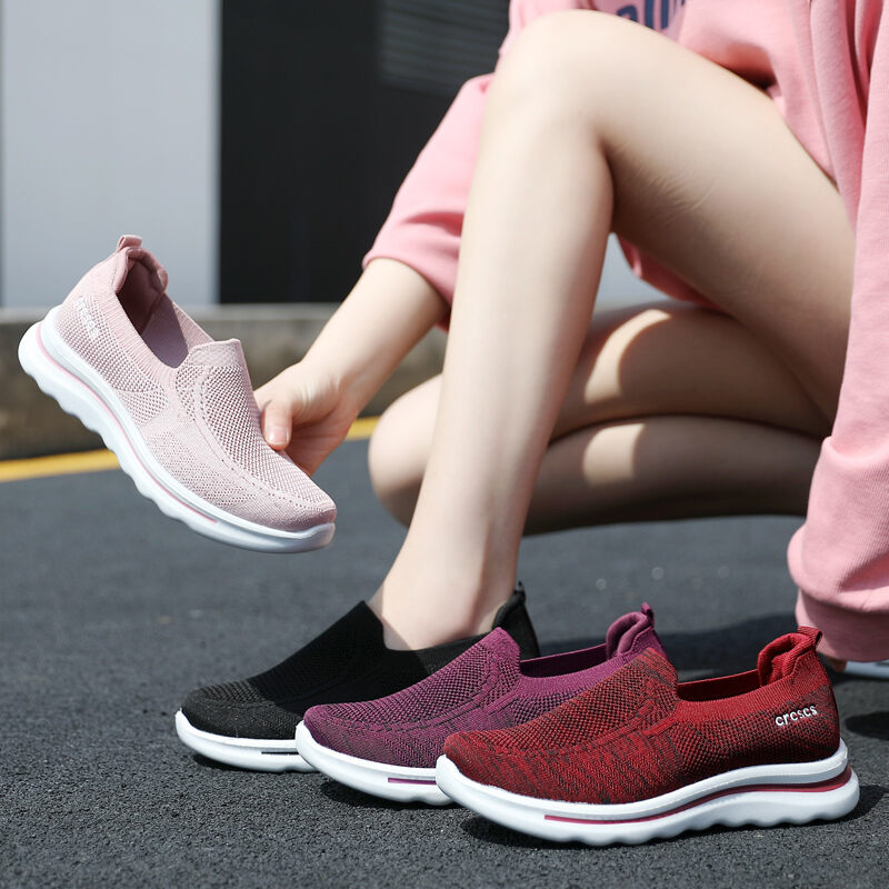 Giày Lười Giày Đi Bộ Cho Người Trung Niên Và Người Cao Tuổi Giày Vải Bắc Kinh Cũ Đế Mềm Chống Trơn Giày Cho Mẹ Thoáng Khí Thoải Mái Cho Nữ Xuân Hè