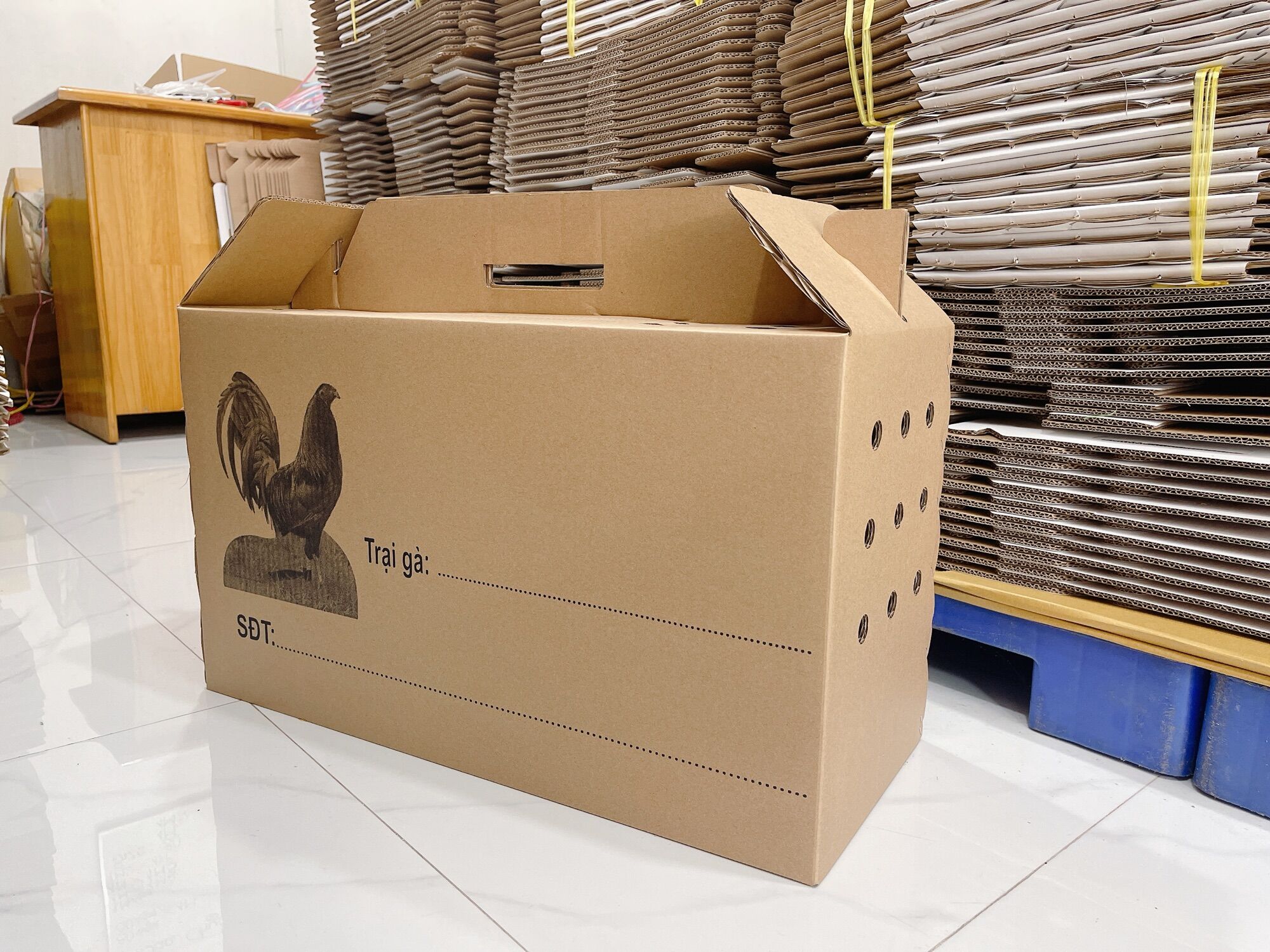 Combo 5 Thùng Gà Nòi (Vàng) bằng giấy Carton 5 lớp Cao Cấp. Thoáng khí, cung cấp đủ Oxi cho gà khi di chuyển xa hoặc ngủ được thoải mái