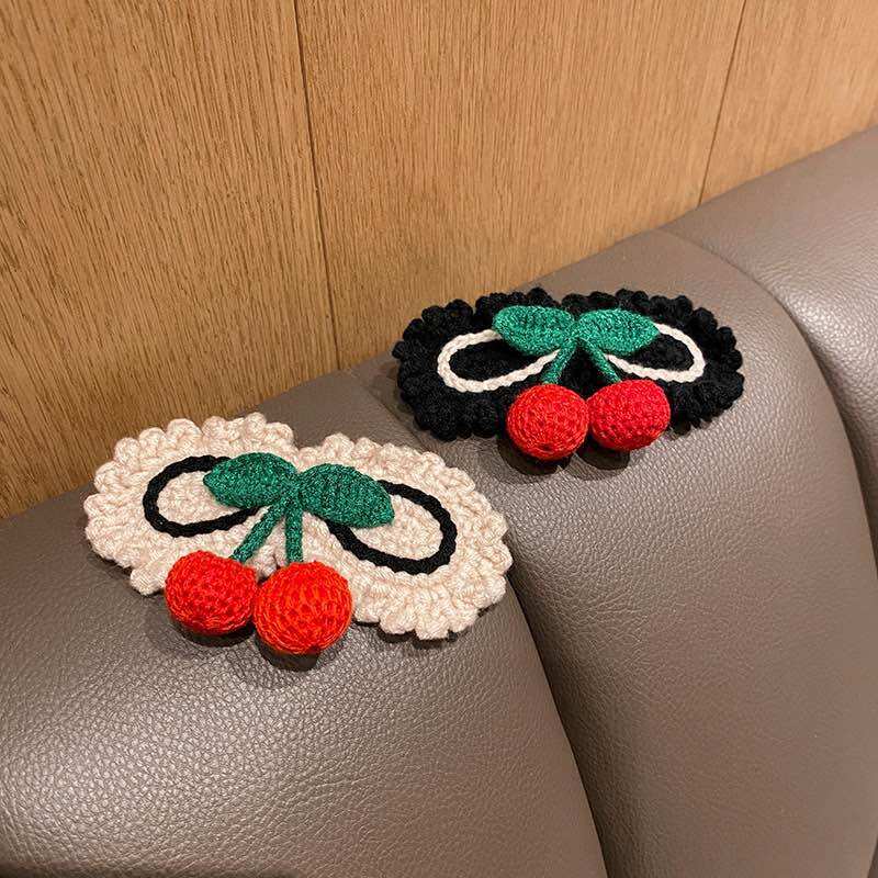 Kẹp tóc viền cherry bằng len handmade