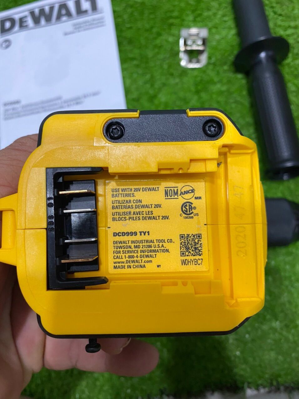 Thân máy khoan Dewatl DCD999