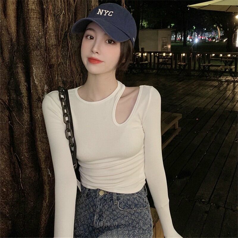 Áo croptop cổ cao khoét vai tay dài