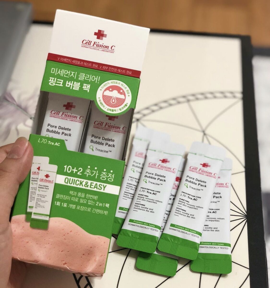 Mặt nạ đất sét sủi bọt Cell fusion C Pore delete bubble pack
