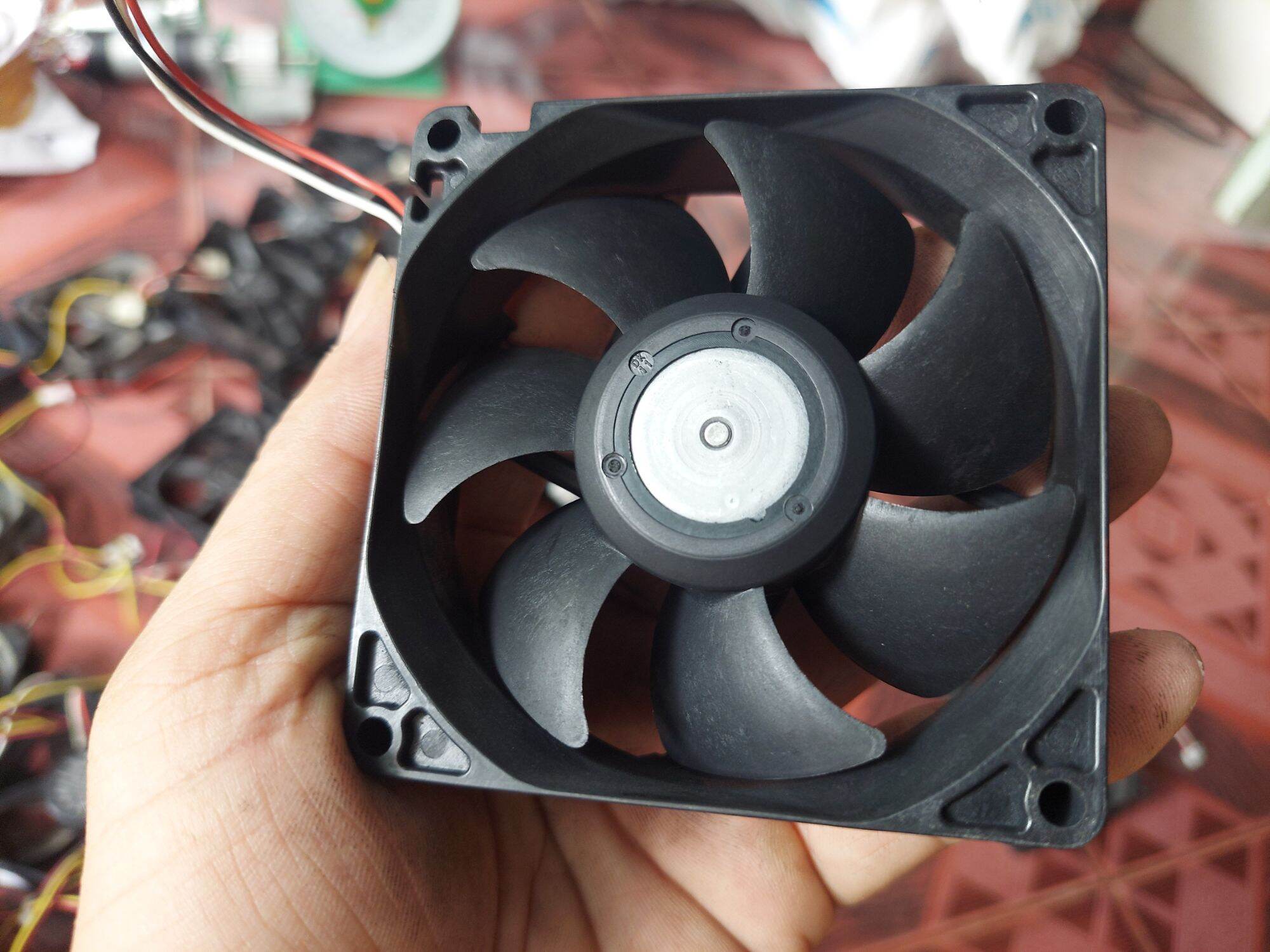 Quạt tản nhiệt Nidec 24v 8×8×2.5