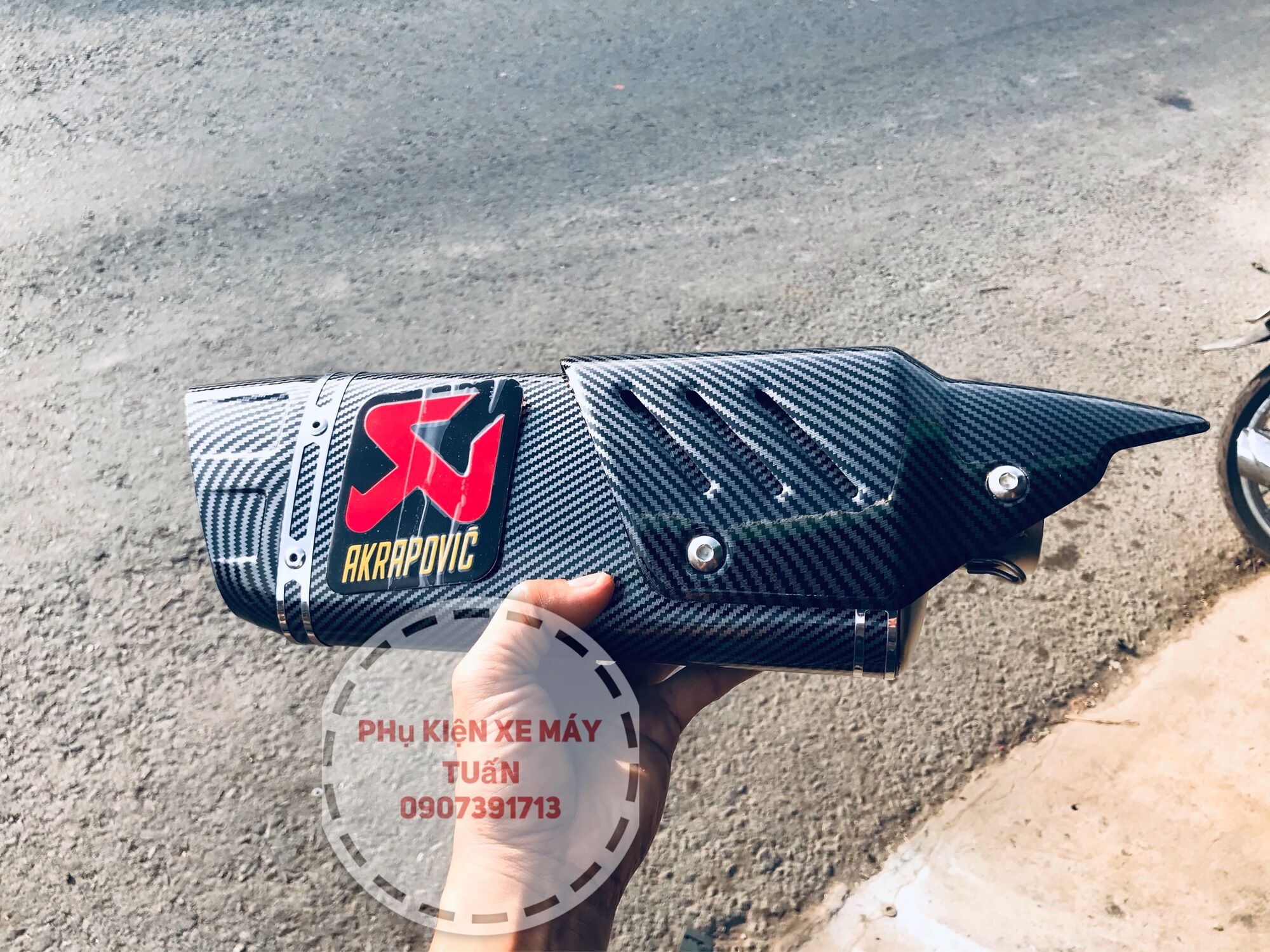 lon pô AKRAPOVIC R1 kèm full cổ titan