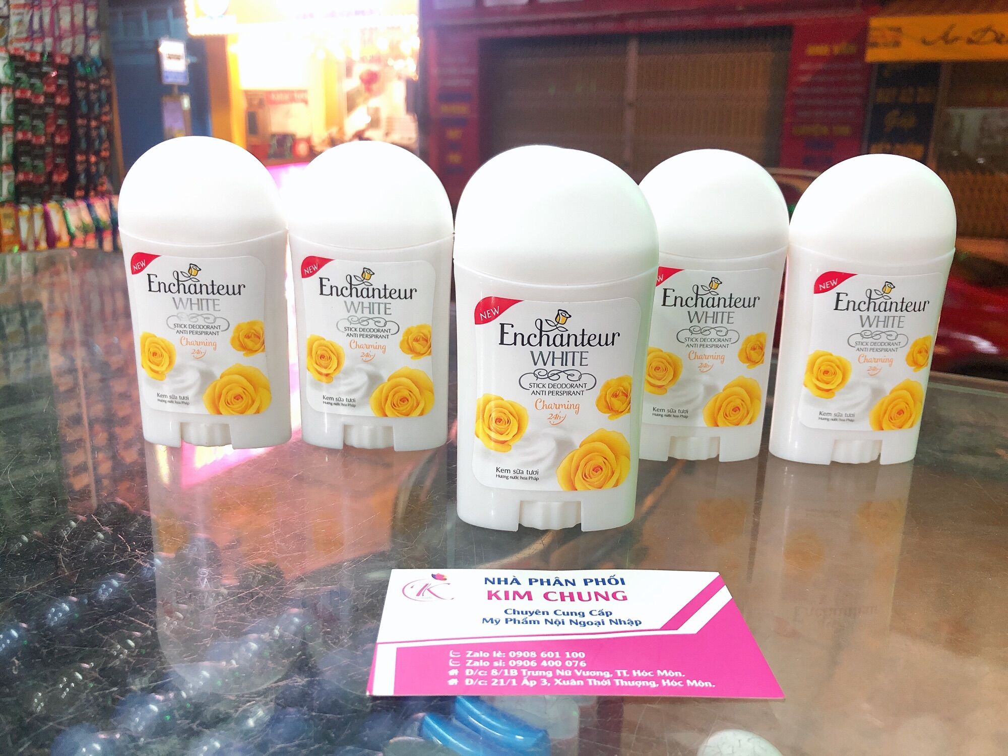 Lăn sáp Enchanteur Charming