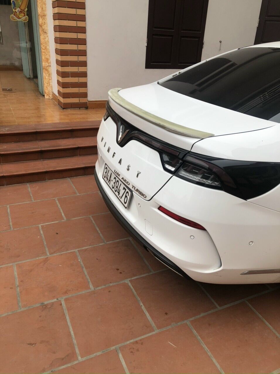Đuôi gió liền cốp Vinfast Lux A