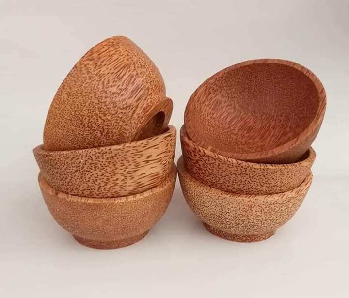 Chén ăn cơm làm từ gỗ dừa