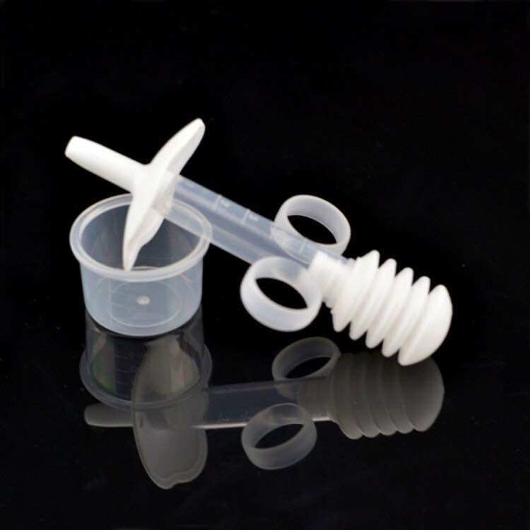 Dụng cụ cho bé uống thuoc uống sữa an toàn