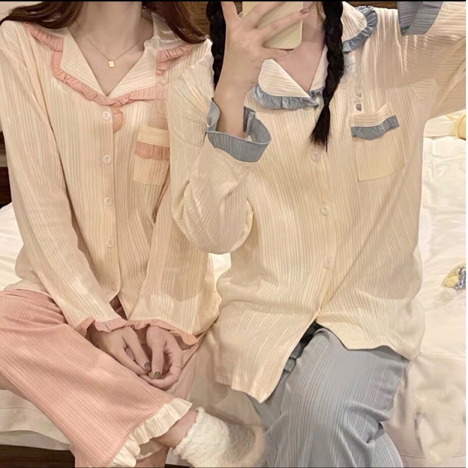 Bộ Pyjama xốp gân tay dài quần dài.