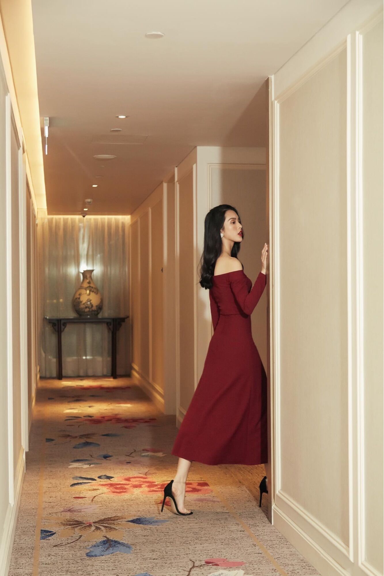 Đầm bẹt vai tay dài phom A màu đỏ (MIUMIU)