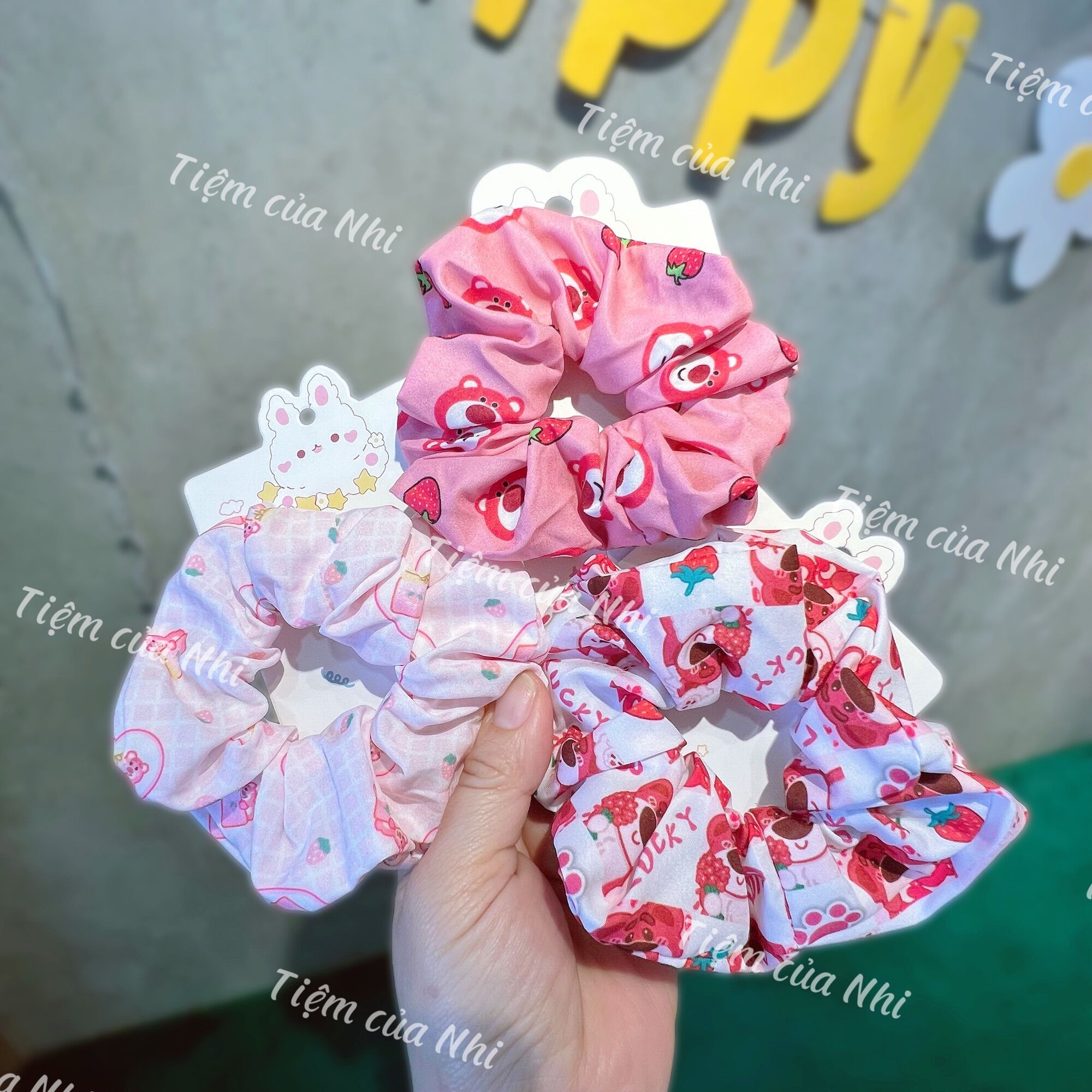 SET 3 CỘT TÓC SCRUNCHIES GẤU DÂU LOTSO