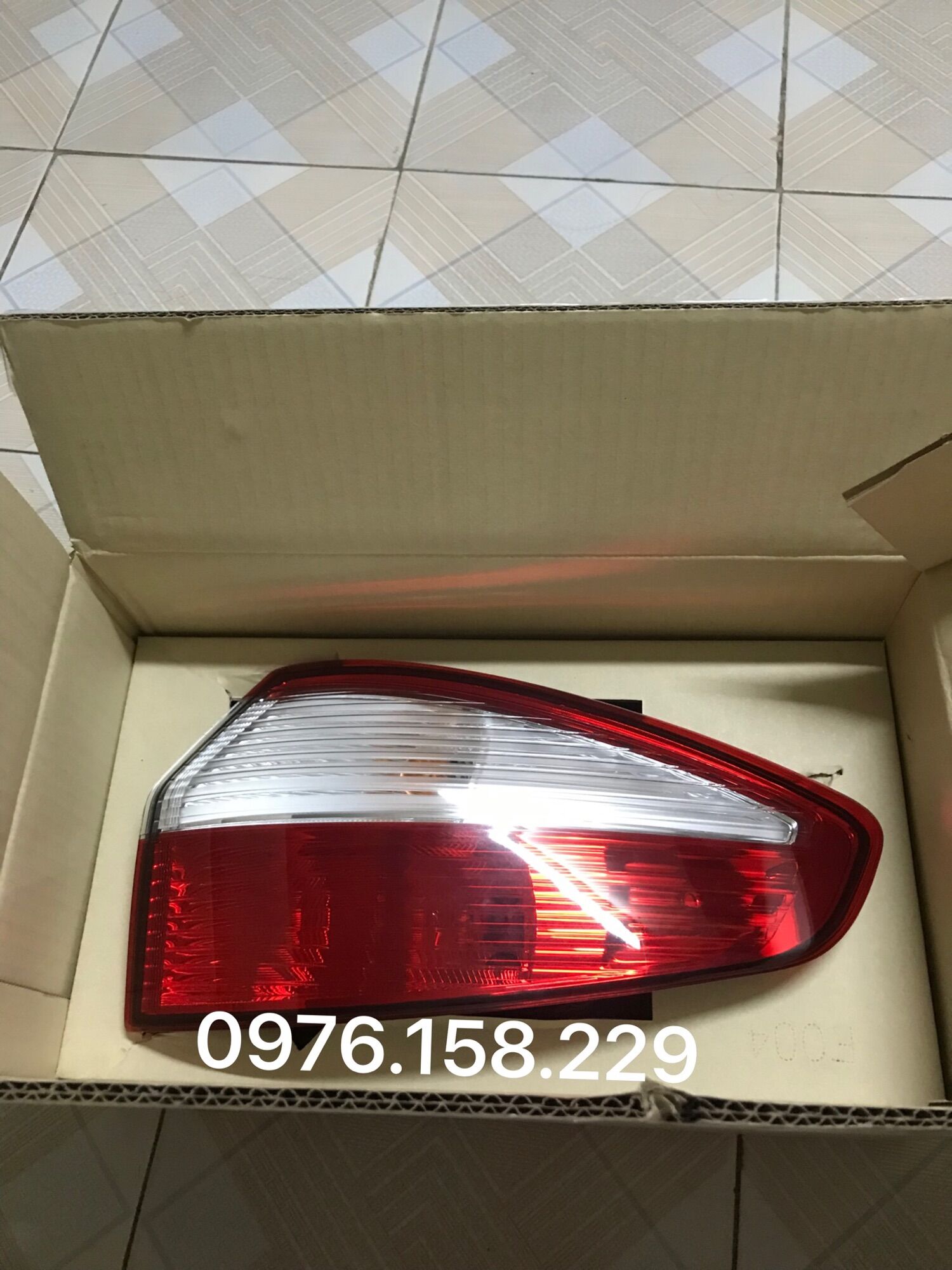 ĐÈN HẬU MIẾNG NGOÀI FORD FIESTA