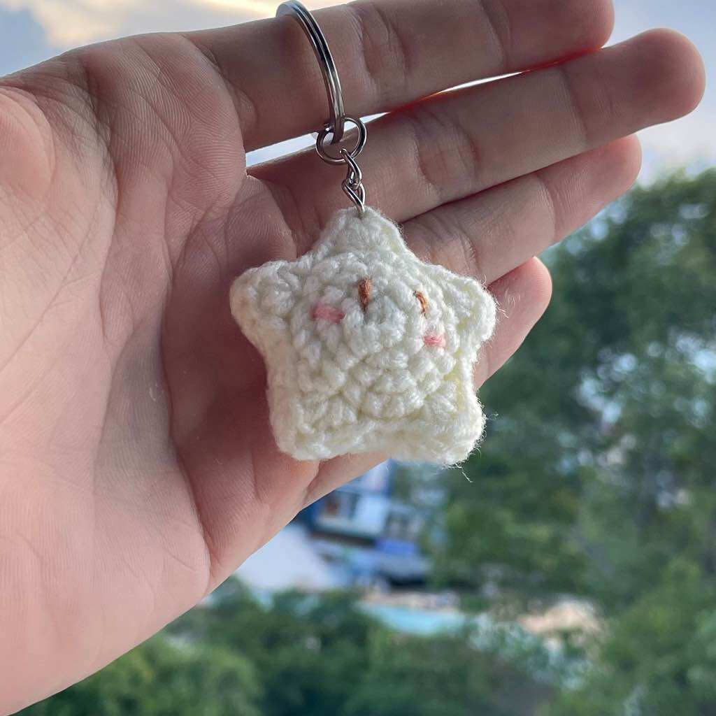 Móc khoá hình ngôi sao handmade bằng len