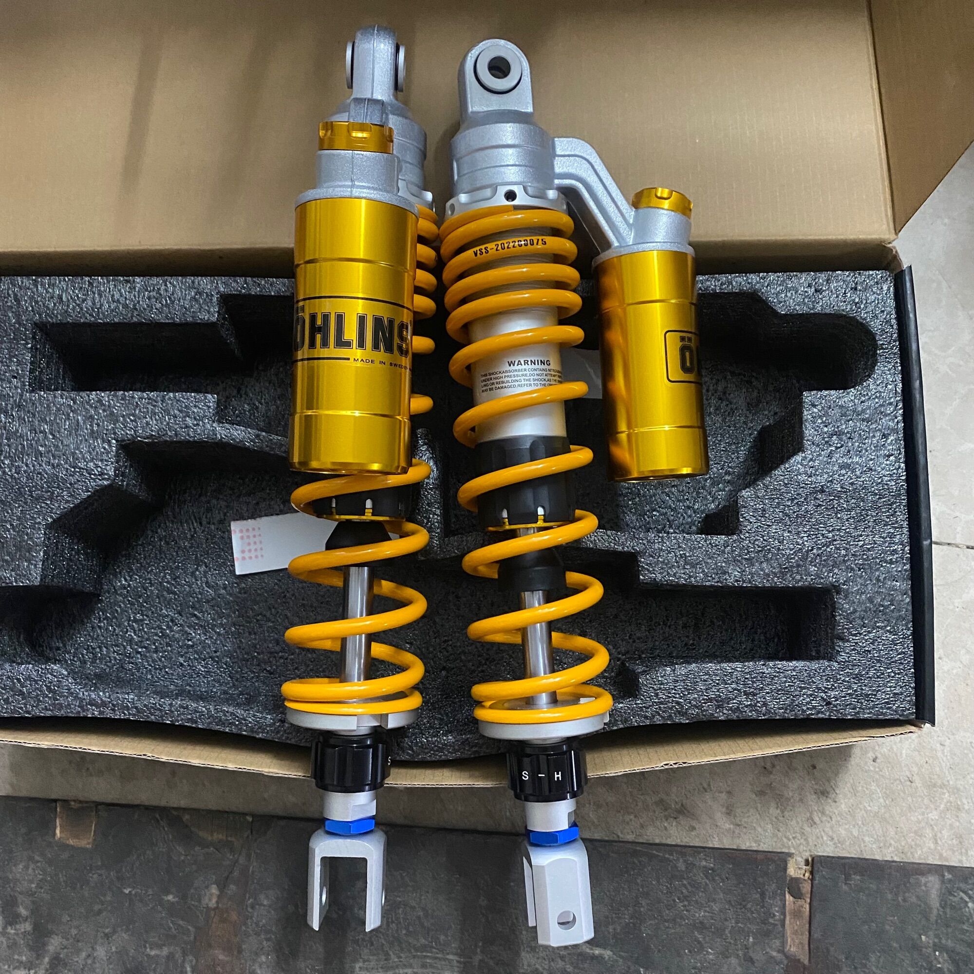 Phuộc nhún sau Ohlins bình dầu gắn xe Sh Việt